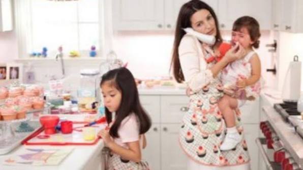 Charlotte York wearing a Jessie Steele cupcake apron in Sex and the City 2