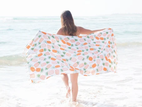 Hoa Kai pineapple-print Hawaiian towel at the beach
